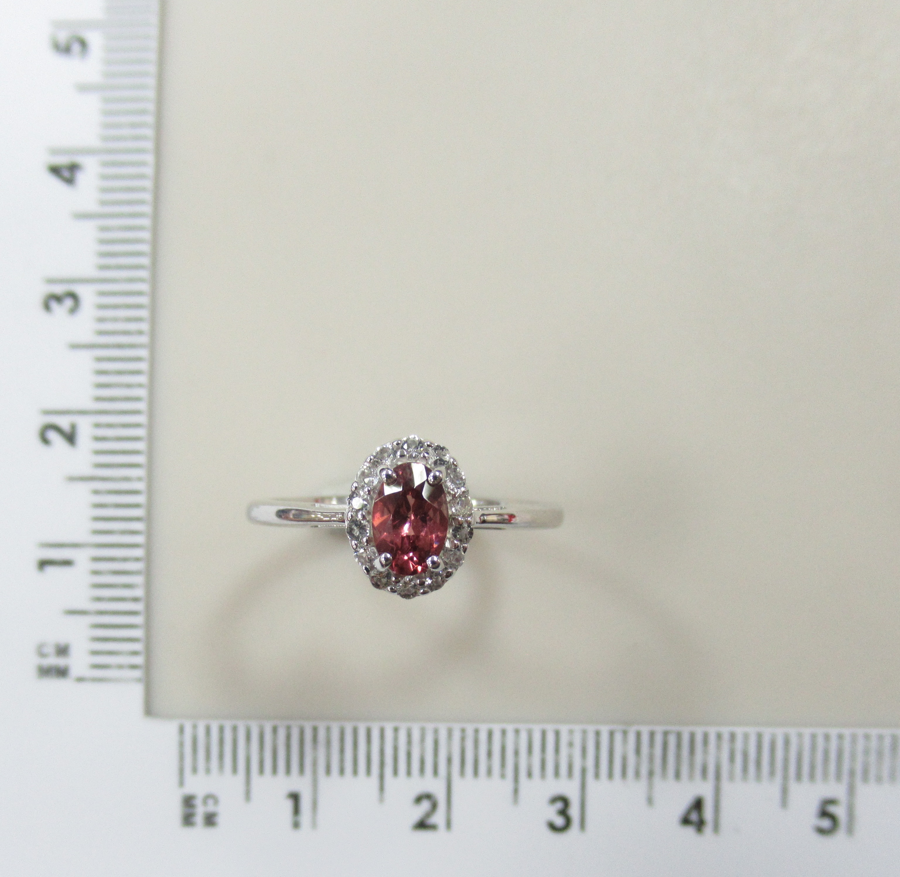 Серебряное кольцо с гранатом